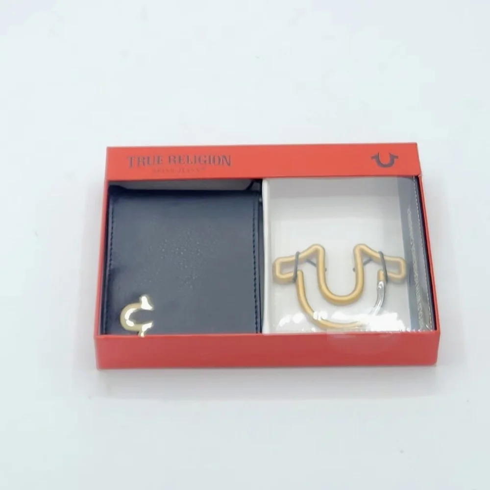 NIB True Religion Altro Bifold Wallet & Gold Horseshoe Carabiner Gift Set